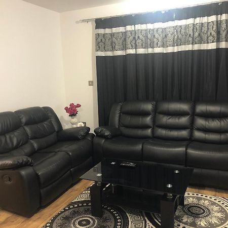 Luxury Kingsize Bedroom With Private Bathroom Northolt  Exterior photo